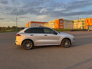 2014 Porsche Cayenne S II Рестайлинг (958), серебристый, 2870000 рублей, вид 4