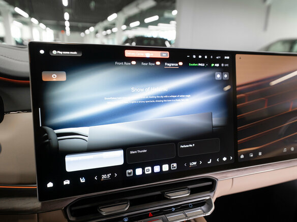2026 Zeekr 8X 70 kWh, чёрный - вид 24