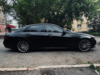 2013 Mercedes-Benz E-Класс 200 IV (W212, S212, C207) Рестайлинг, чёрный, 1650000 рублей, вид 3