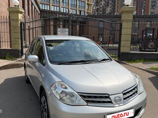 2009 Nissan Tiida Latio I, серебристый, 700000 рублей, вид 1