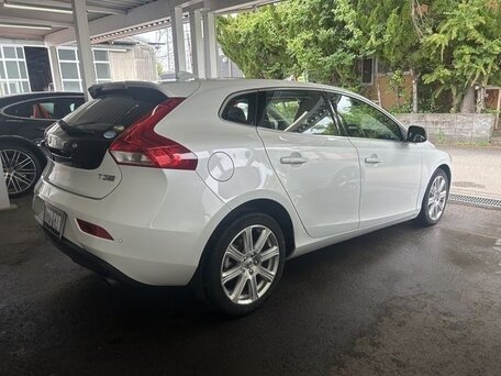 2019 Volvo V40 II Рестайлинг, белый, 1100000 рублей, вид 5