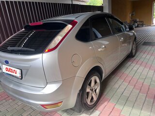 2010 Ford Focus II Рестайлинг, серебристый, 685000 рублей, вид 5