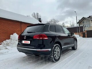 2015 Volkswagen Touareg II Рестайлинг, чёрный, 2500000 рублей, вид 3