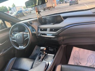 2019 Lexus UX 250h I, чёрный, 2300000 рублей, вид 4