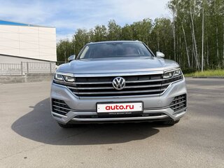 2020 Volkswagen Touareg III, серебристый, 5750000 рублей, вид 4