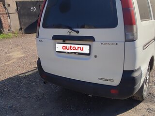2001 Toyota Town Ace III, белый, 550000 рублей, вид 2