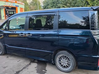 2018 Toyota Voxy III (R80) Рестайлинг, зелёный, 2650000 рублей, вид 4