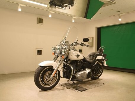 2011 Harley-Davidson Fat Boy, белый, 1164000 рублей, вид 4