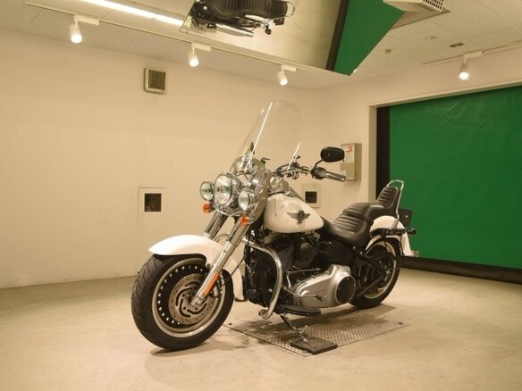 2011 Harley-Davidson Fat Boy, белый, 1164000 рублей - вид 3