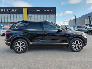 2017 Volkswagen Touareg II Рестайлинг, чёрный, 3700000 рублей, вид 4