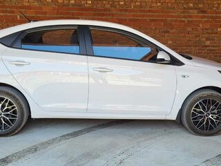 2022 Hyundai Solaris II Рестайлинг, белый, 1850000 рублей, вид 2