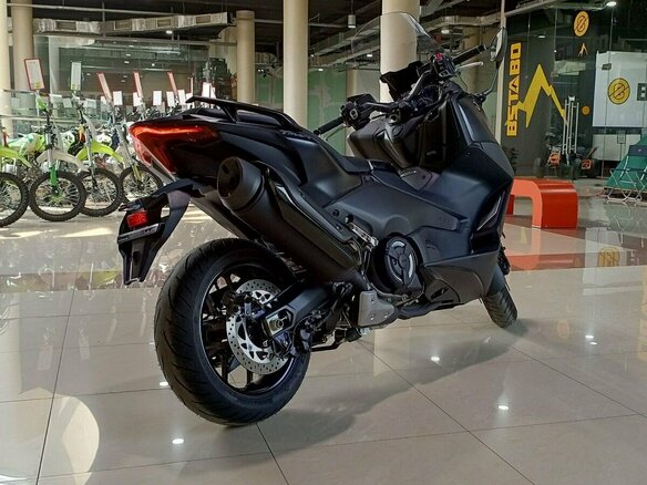 2024 Yamaha TMAX, чёрный - вид 3