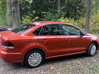 2018 Volkswagen Polo V Рестайлинг, красный, 1050000 рублей, вид 2