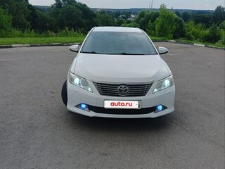 2013 Toyota Camry VII (XV50), белый, 1700000 рублей, вид 2