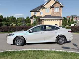 2024 Toyota Camry VIII (XV70) Рестайлинг, серый, 4450000 рублей, вид 3