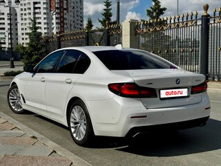 2020 BMW 5 серии 530i xDrive VII (G30/G31/G38) Рестайлинг, белый, 4850000 рублей, вид 3