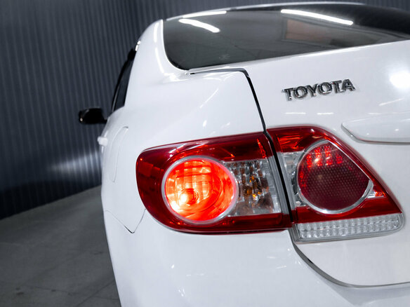 2013 Toyota Corolla X (E140, E150) Рестайлинг, белый - вид 9