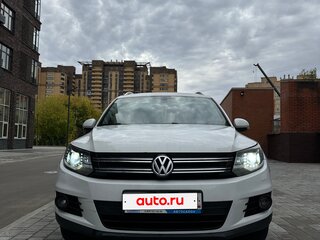 2016 Volkswagen Tiguan I Рестайлинг, белый, 1800000 рублей, вид 3