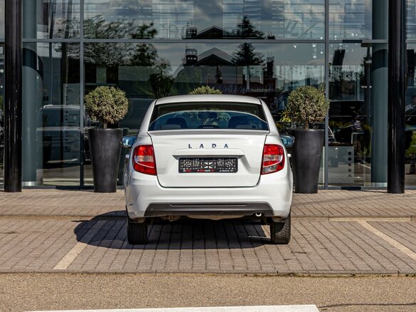 2024 Lada (ВАЗ) Granta I Рестайлинг, белый, 755000 рублей - вид 4