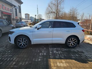 2019 Volkswagen Touareg III, белый, 4500000 рублей, вид 5
