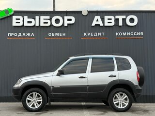 2018 Chevrolet Niva I Рестайлинг, серебристый, 790000 рублей, вид 4