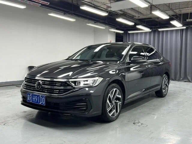 Открыть фотографии: Volkswagen Sagitar III Рестайлинг