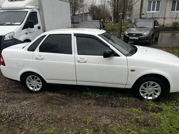2017 Lada (ВАЗ) Priora I Рестайлинг, белый - вид 3