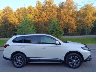 2017 Mitsubishi Outlander III Рестайлинг 2, белый, 1800000 рублей, вид 4