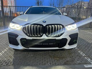 2022 BMW X6 40i III (G06), белый, 10499999 рублей, вид 2