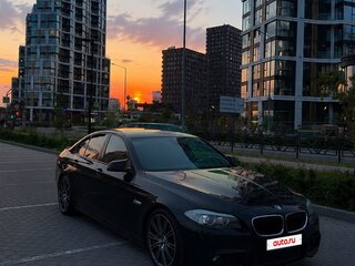 2013 BMW 5 серии 520i VI (F10/F11/F07), чёрный, 1600000 рублей, вид 4