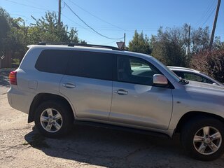 2010 Toyota Land Cruiser 200 Series, серебристый, 3200000 рублей, вид 3