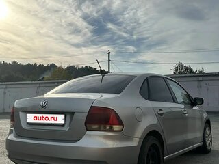 2018 Volkswagen Polo V Рестайлинг, серебристый, 370000 рублей, вид 4