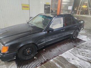 1986 Mercedes-Benz W124 230, чёрный, 200000 рублей, вид 3