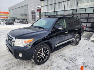 2013 Toyota Land Cruiser 200 Series Рестайлинг 1, чёрный, 3600000 рублей, вид 2