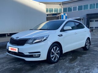 2017 Kia Rio III Рестайлинг, белый, 900000 рублей, вид 1