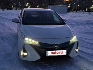2017 Toyota Prius PHV ZVW52 IV (XW50), белый, 2500000 рублей, вид 2