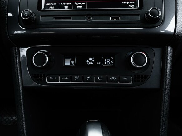 2019 Volkswagen Polo V Рестайлинг, красный - вид 14