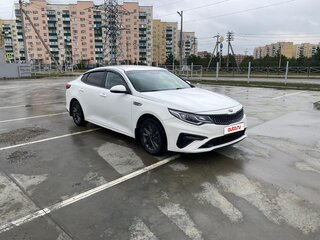 2020 Kia Optima IV Рестайлинг, белый, 1550000 рублей, вид 1
