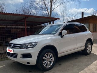 2013 Volkswagen Touareg II, белый, 2690000 рублей, вид 2