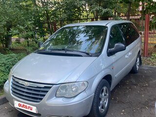 2004 Chrysler Town & Country IV Рестайлинг, серебристый, 540000 рублей, вид 1