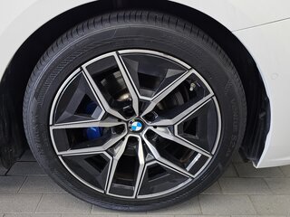 2024 BMW 5 серии 520i VIII (G60/G61/G68), белый, 5400000 рублей, вид 5