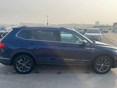 2022 Volkswagen Tiguan Allspace II Рестайлинг, синий, 2290000 рублей, вид 5