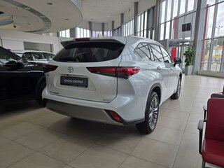 2026 Toyota Highlander IV (XU70), белый, 5590000 рублей, вид 4