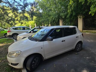 2011 Skoda Fabia II Рестайлинг, белый, 280000 рублей, вид 4