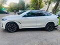 2023 BMW X6 40i III (G06) Рестайлинг, белый - вид 3