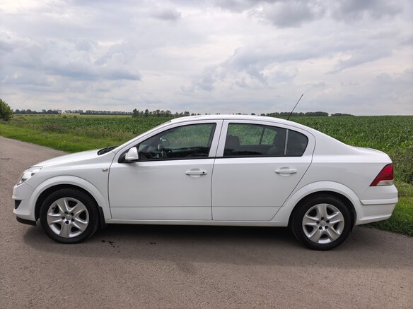 2013 Opel Astra H Рестайлинг, белый, 750000 рублей - вид 7