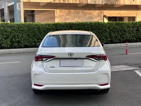 2023 Toyota Corolla XII (E210), белый, 1150000 рублей, вид 4