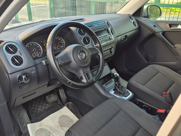 2011 Volkswagen Tiguan I Рестайлинг, серебристый, 1000000 рублей - вид 4