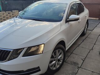 2017 Skoda Octavia III (A7) Рестайлинг, белый, 1400000 рублей, вид 1