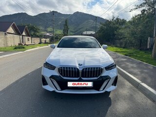 2024 BMW 5 серии 530i VIII (G60/G61/G68), белый, 7000000 рублей, вид 2